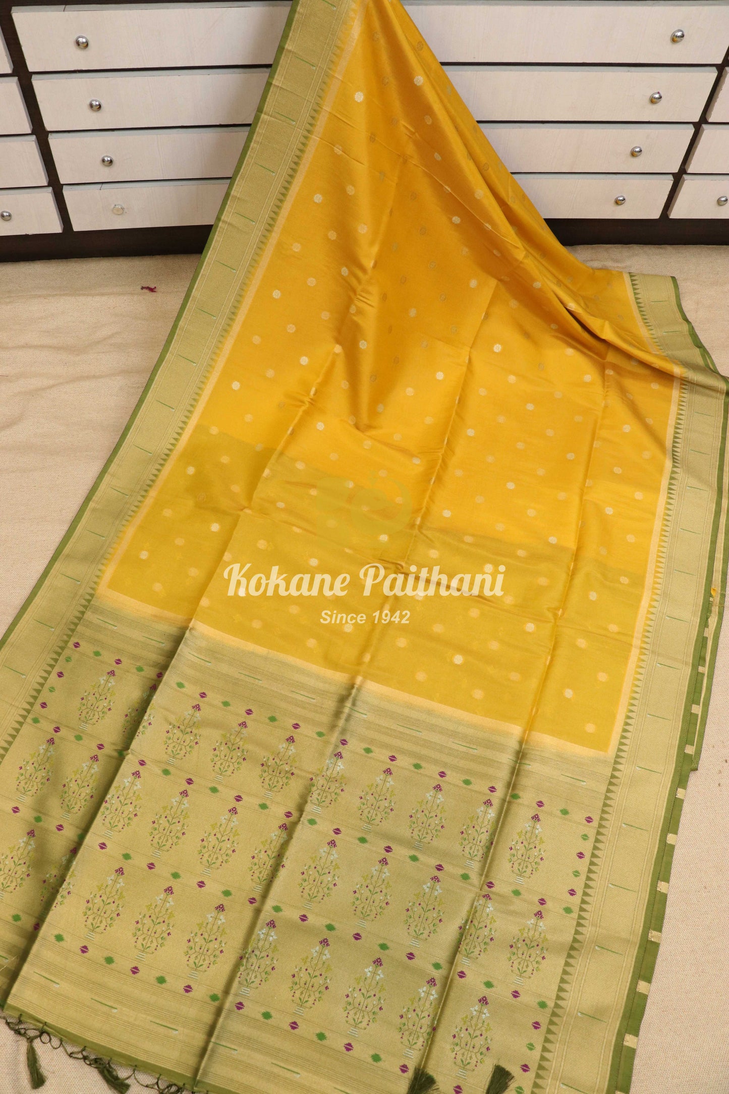 Tissue Muniya Brocade Paithani