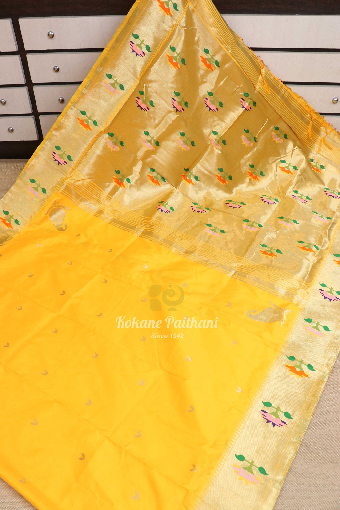 Semi Aasawali Brocade Paithani Saree