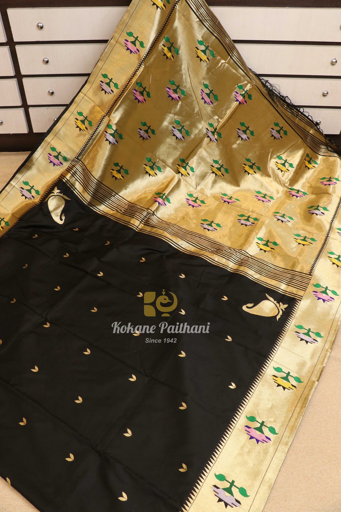 Semi Aasawali Brocade Paithani Saree