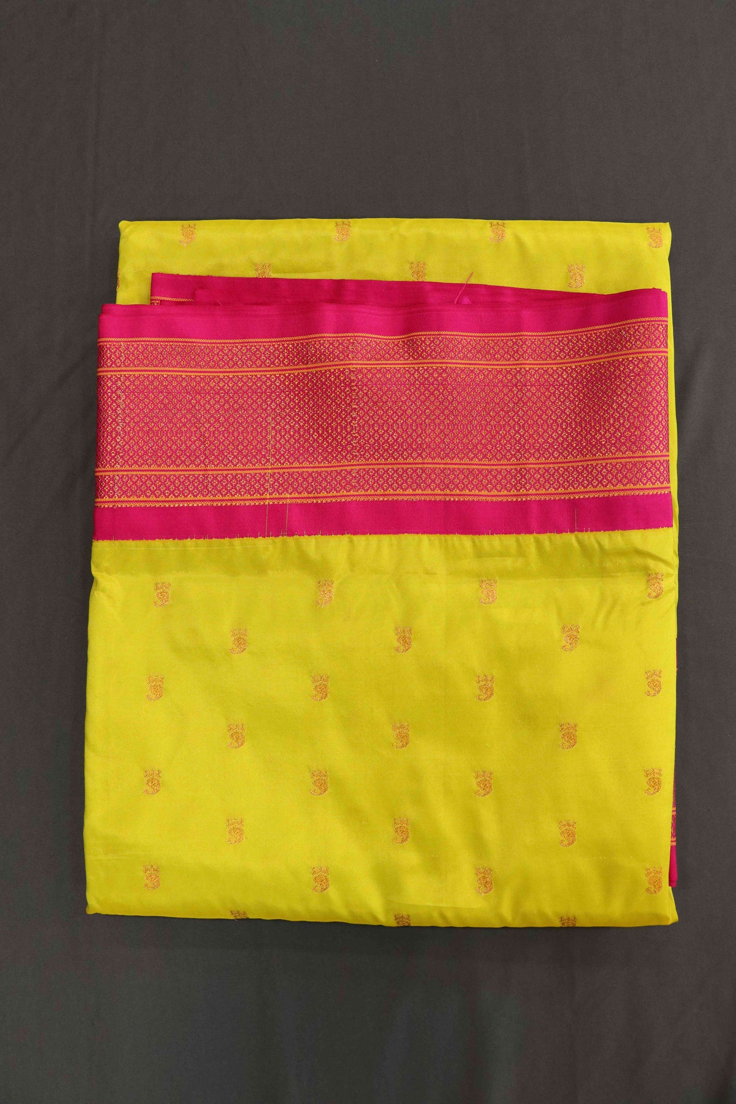 Kadiyal Rich Pallu Paithani