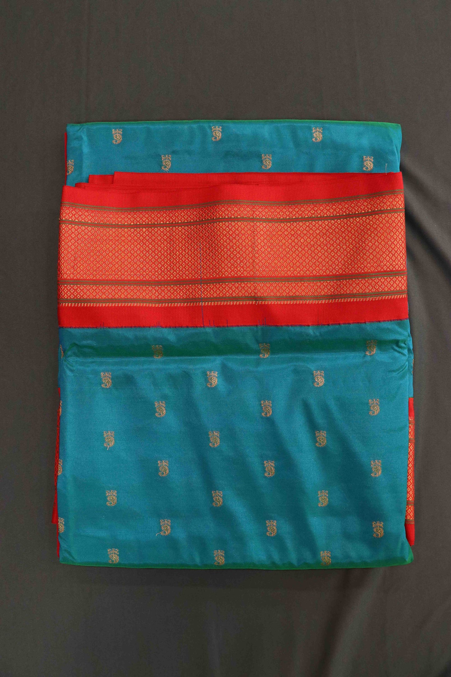 Kadiyal Rich Pallu Paithani