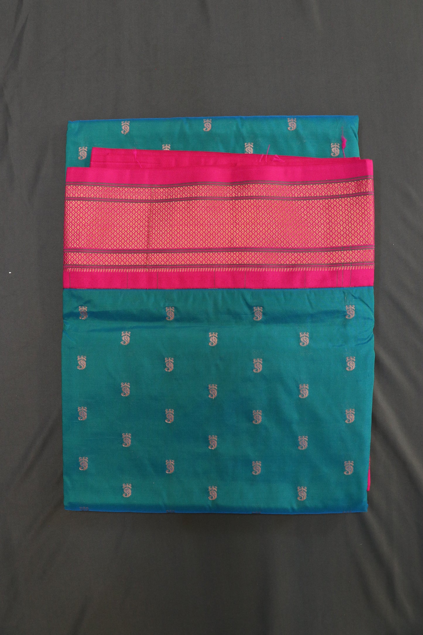 Kadiyal Rich Pallu Paithani